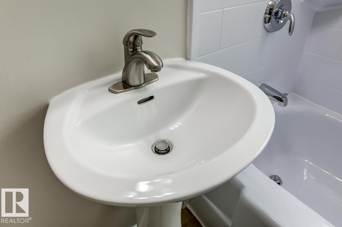 8511 64 Av Nw Property Photo 18