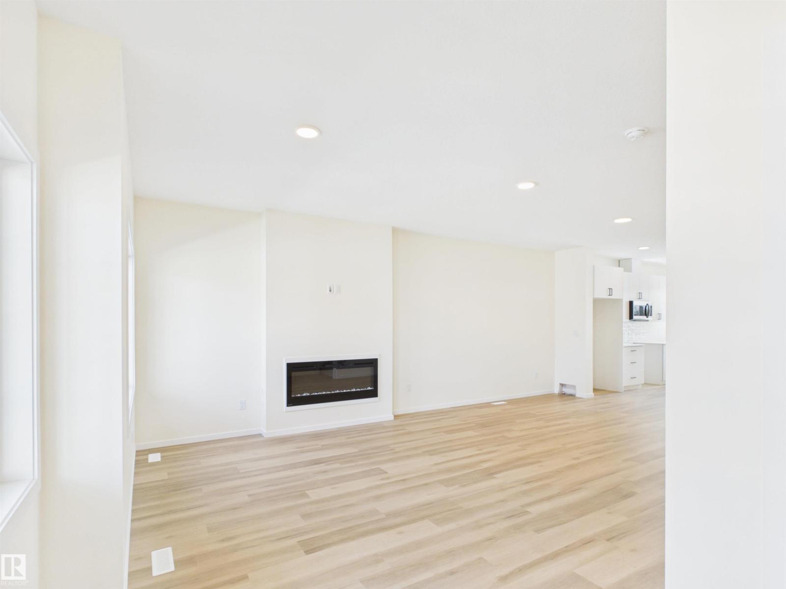 1092 Mcleod Av Property Photo 11