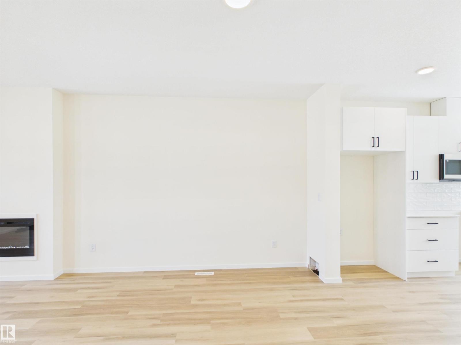 1092 Mcleod Av Property Photo 14