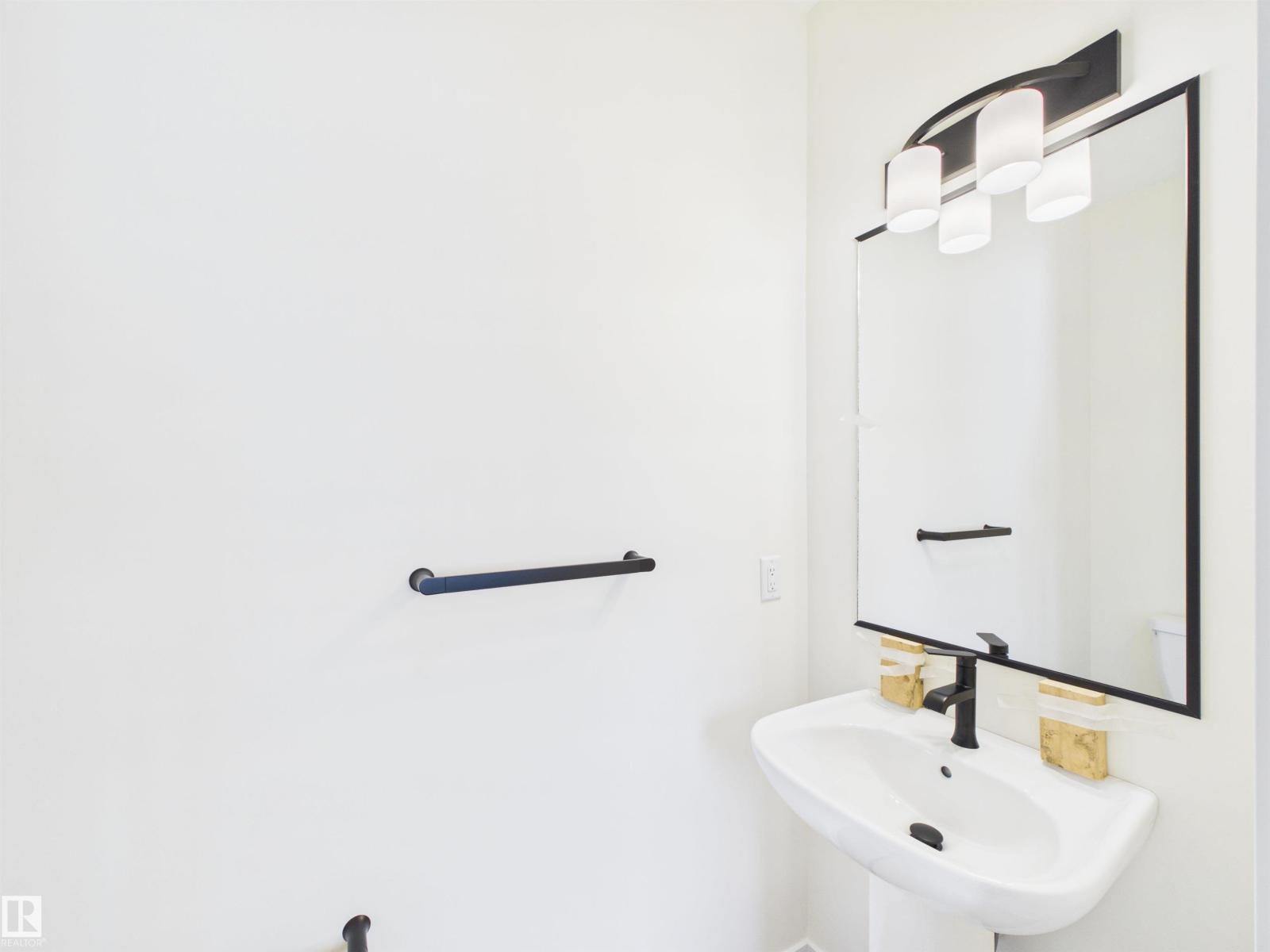1092 Mcleod Av Property Photo 24
