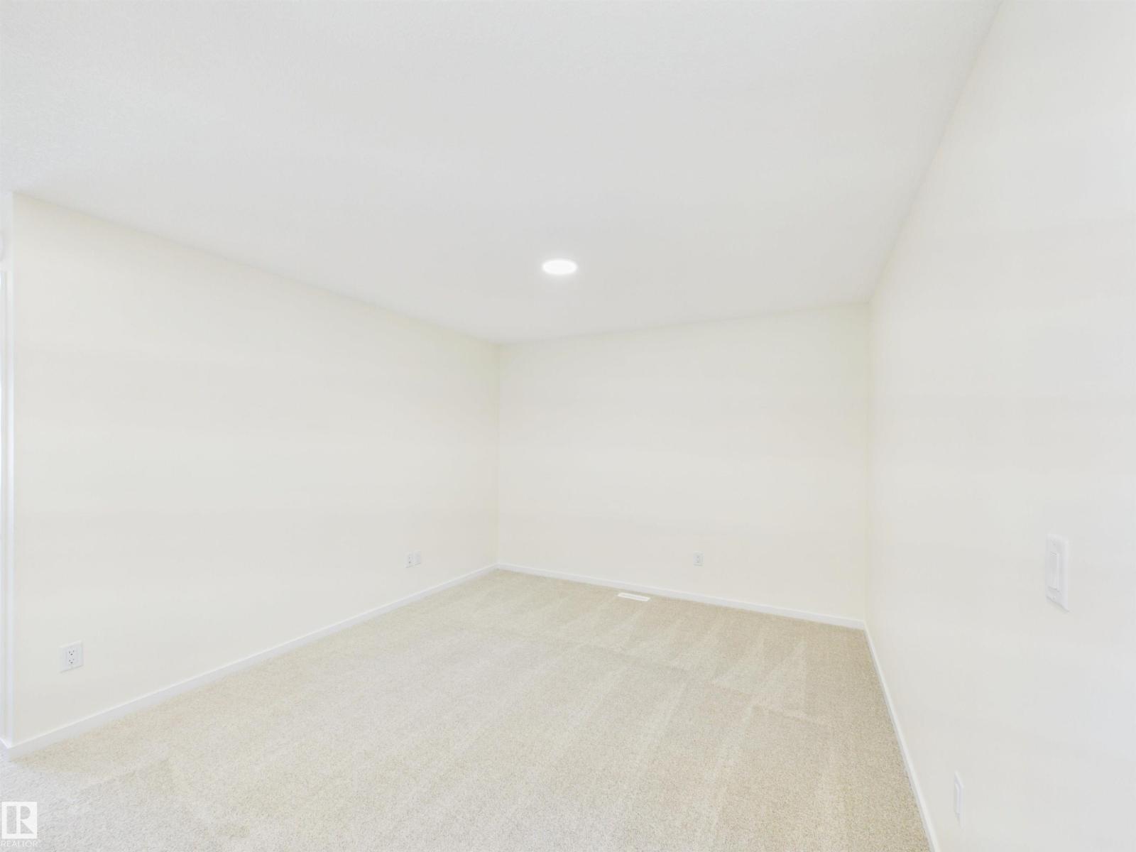 1092 Mcleod Av Property Photo 27