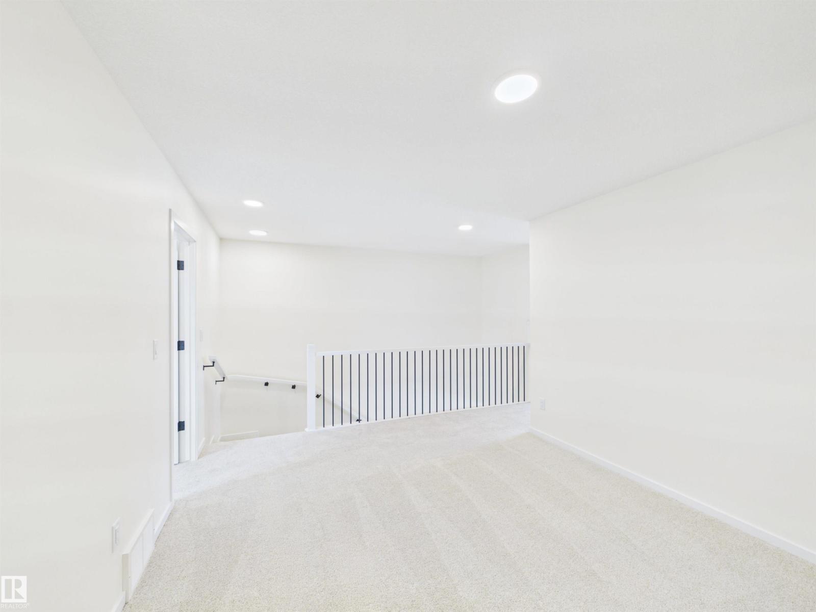 1092 Mcleod Av Property Photo 28