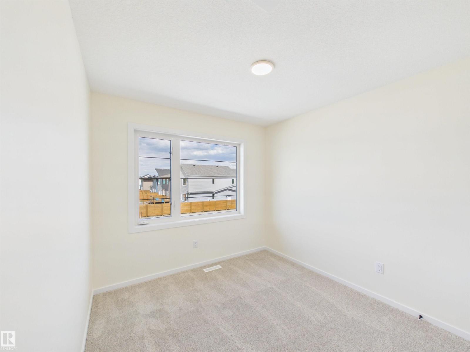 1092 Mcleod Av Property Photo 34