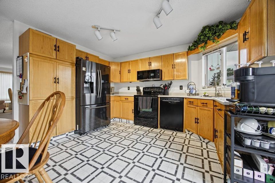 15239 63 St Nw Property Photo 12