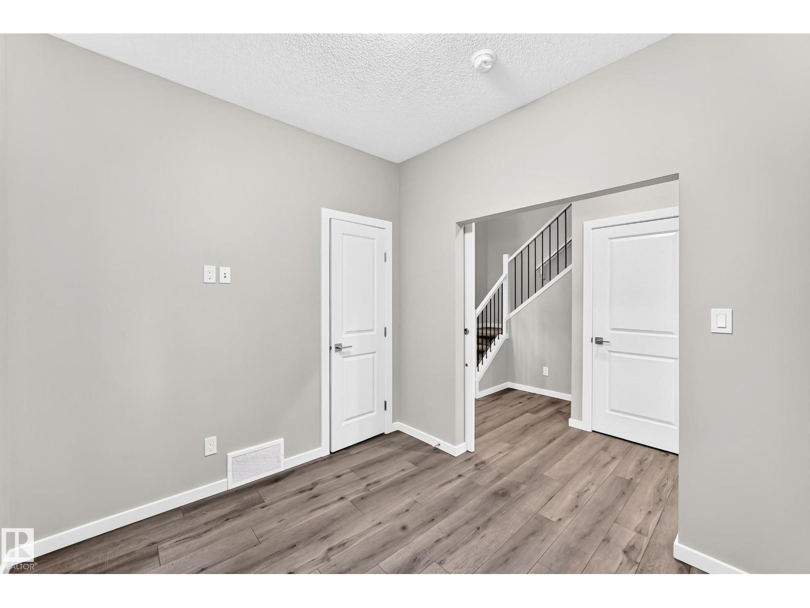 315 35 Av Nw Property Photo 14