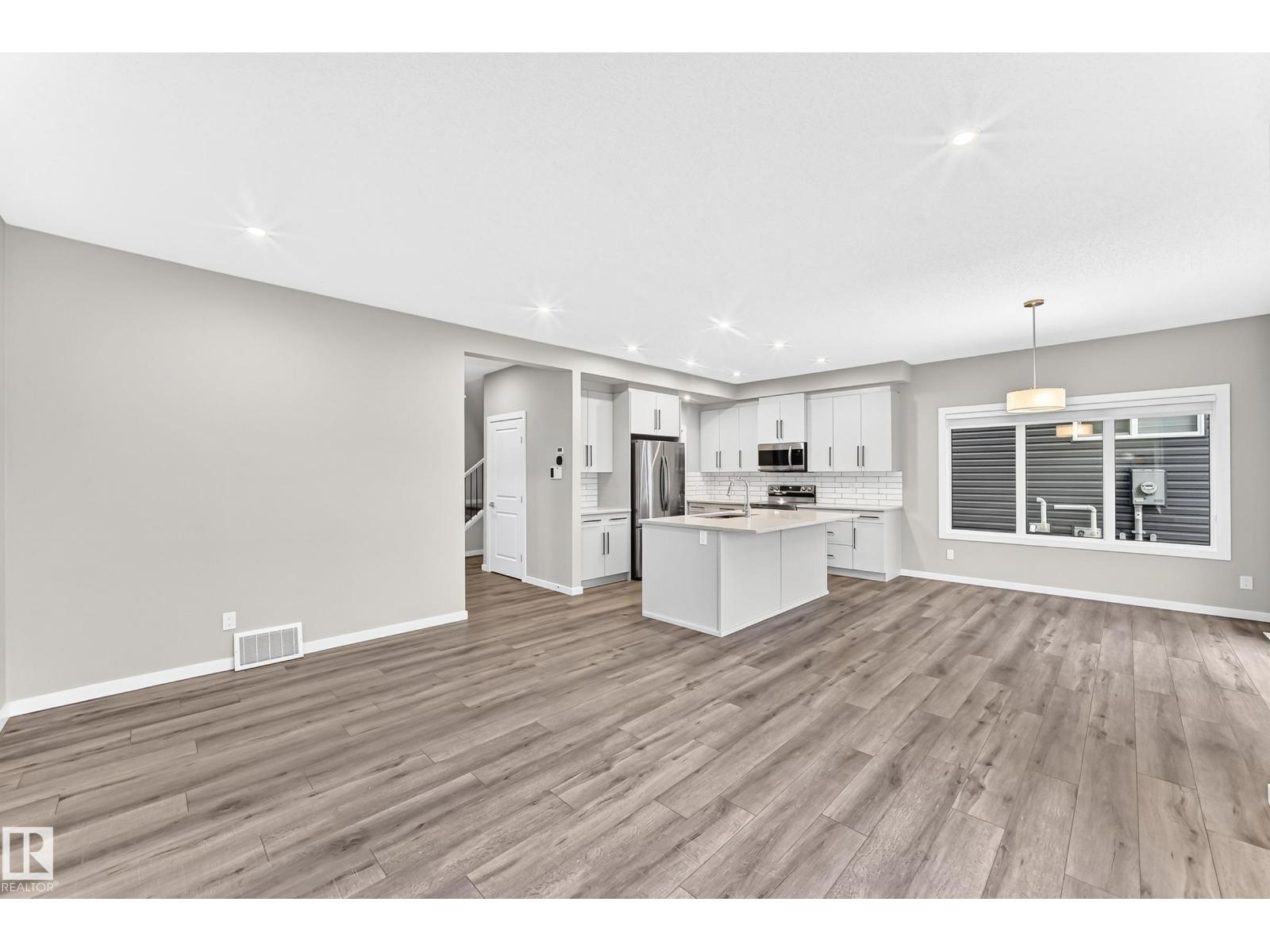 315 35 Av Nw Property Photo 16