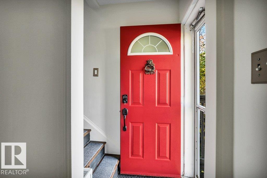 7747 79 Av Nw Property Photo 2