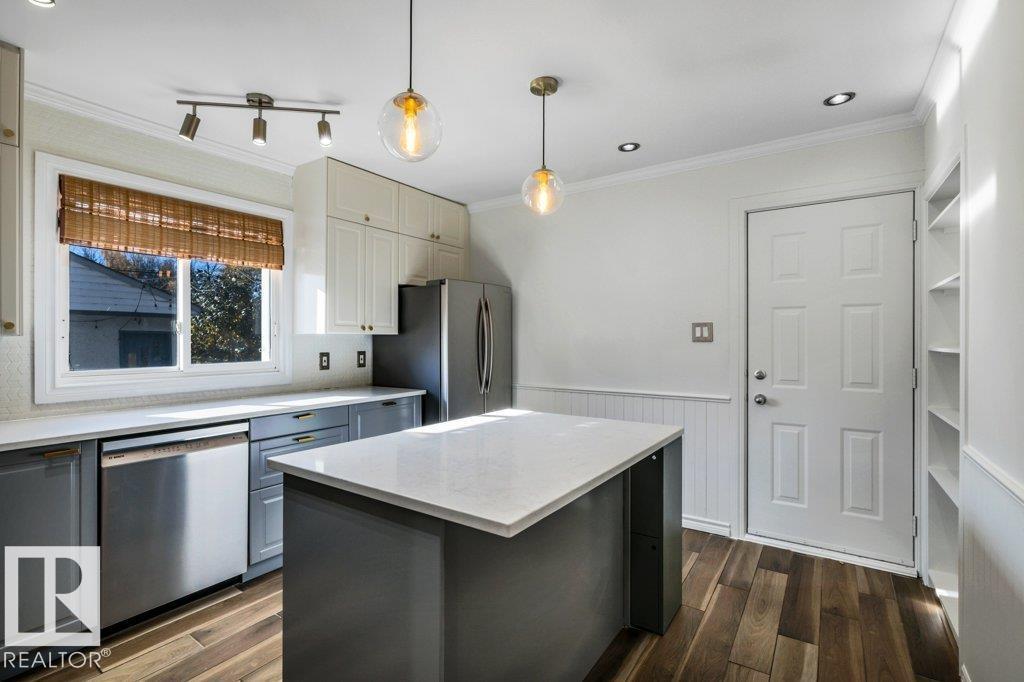 7747 79 Av Nw Property Photo 4