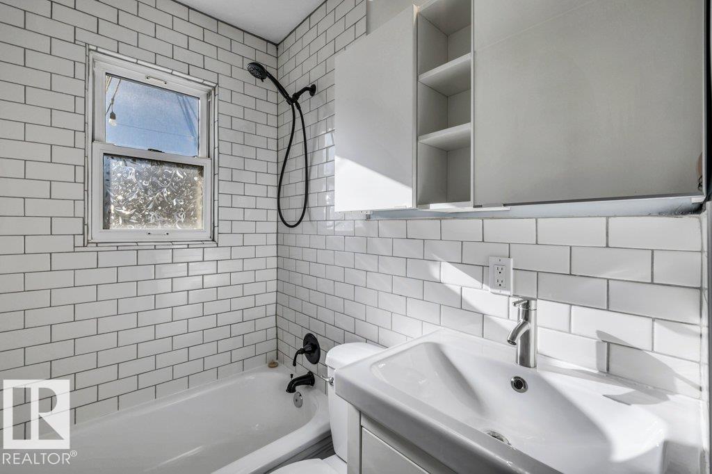 7747 79 Av Nw Property Photo 16