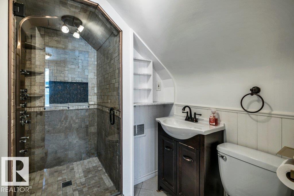 7747 79 Av Nw Property Photo 24