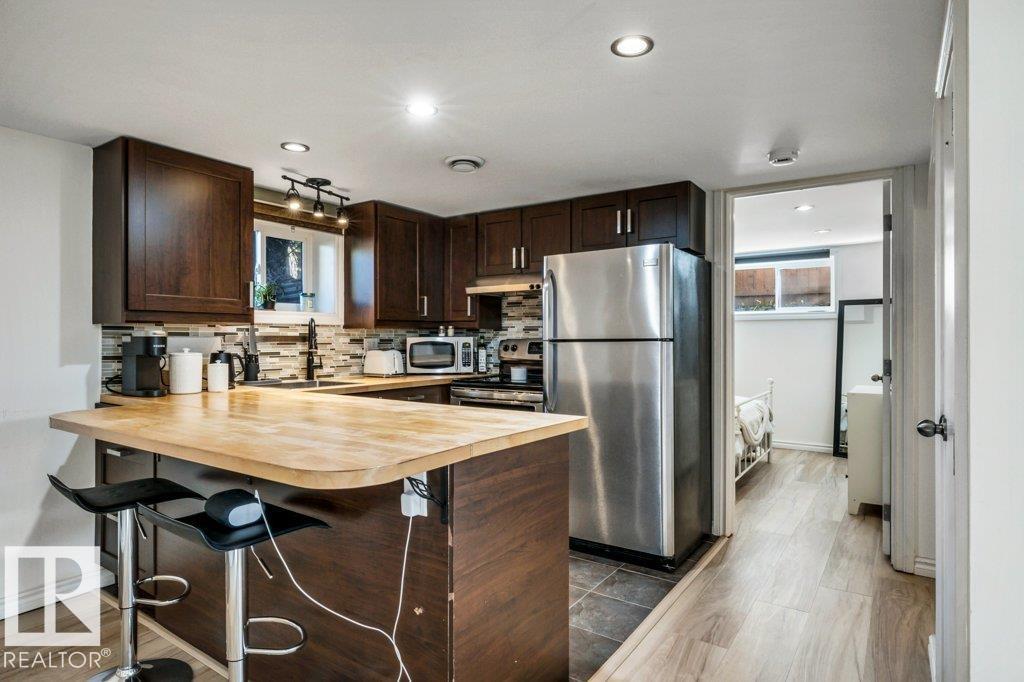 7747 79 Av Nw Property Photo 28