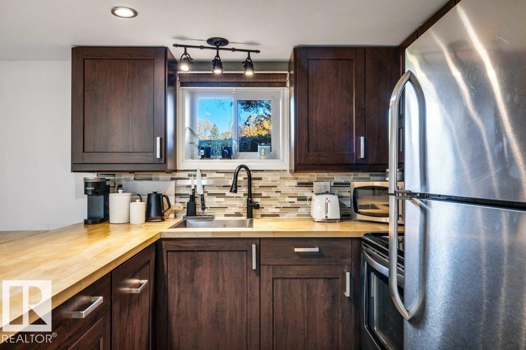 7747 79 Av Nw Property Photo 29