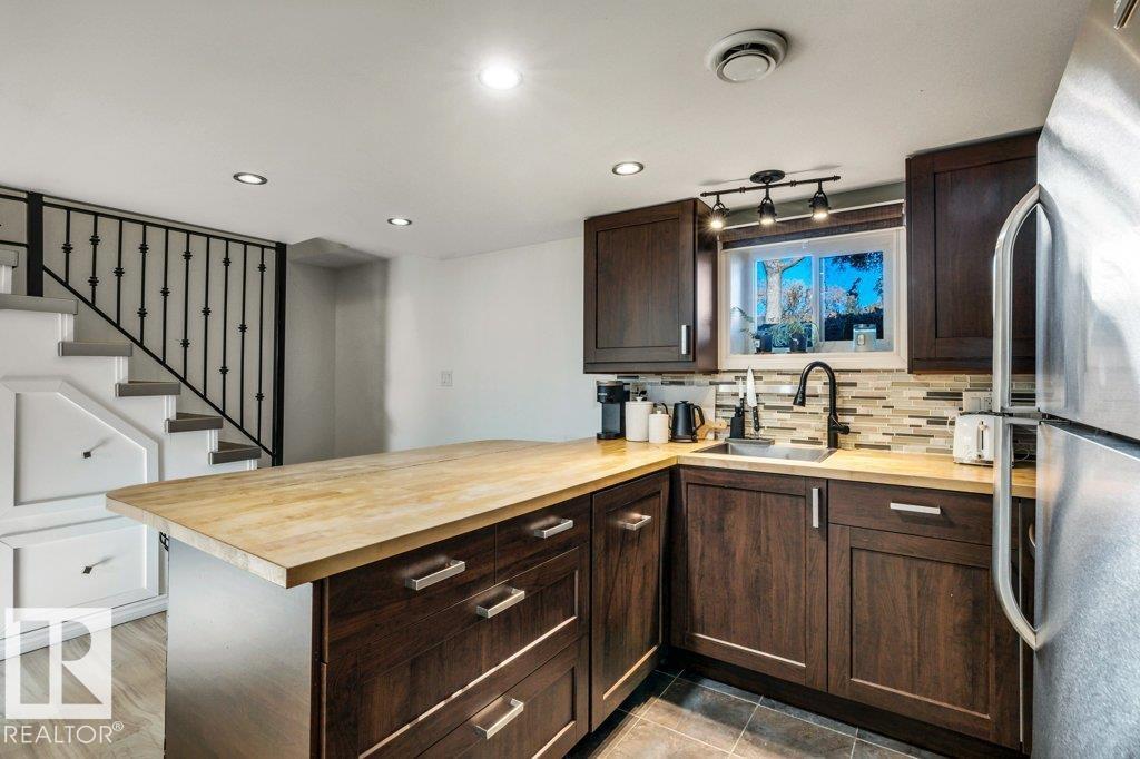 7747 79 Av Nw Property Photo 30