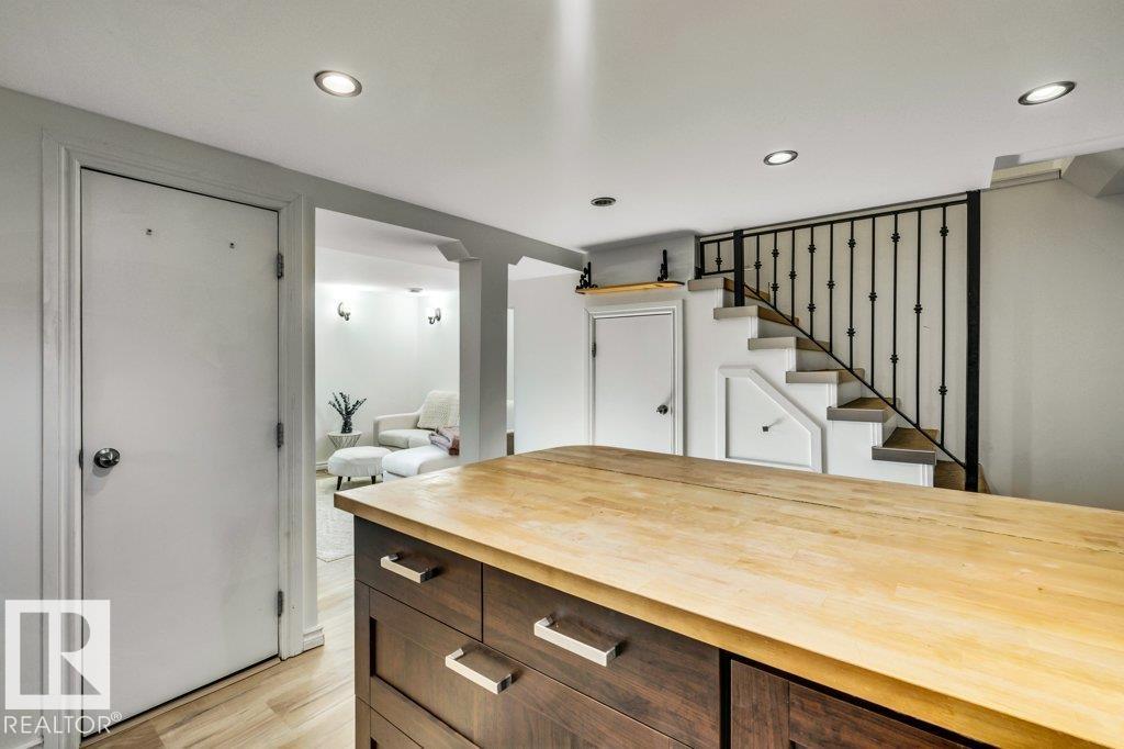 7747 79 Av Nw Property Photo 31