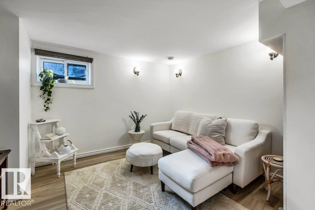 7747 79 Av Nw Property Photo 32