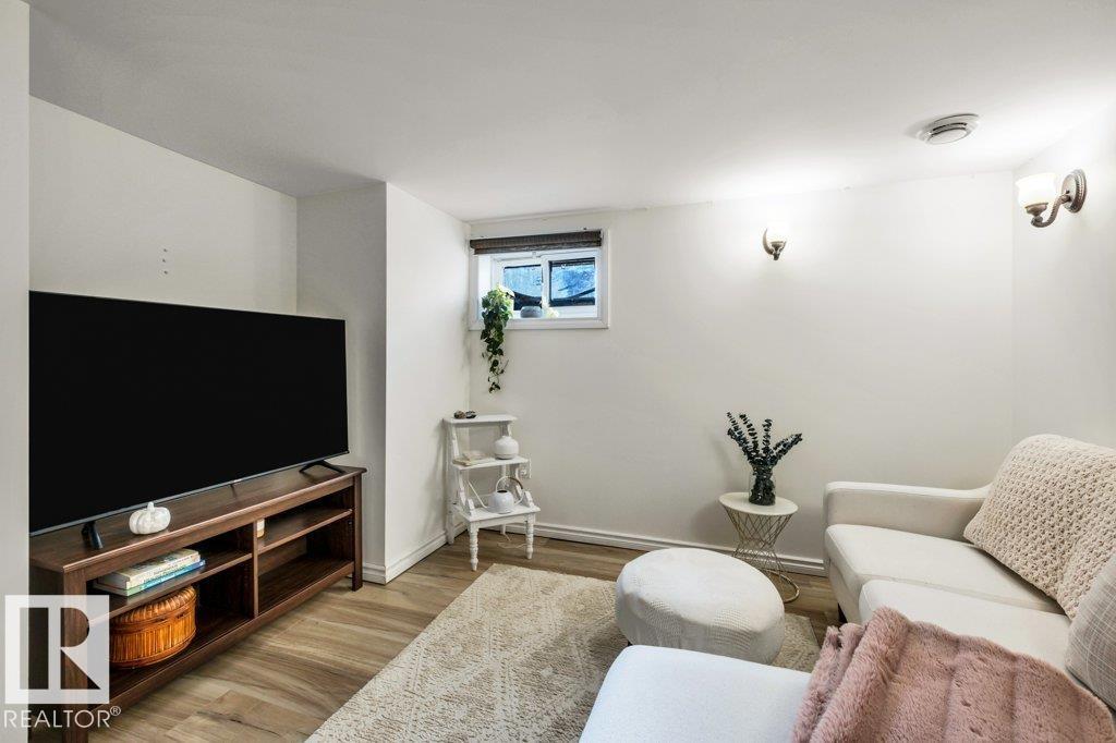 7747 79 Av Nw Property Photo 33
