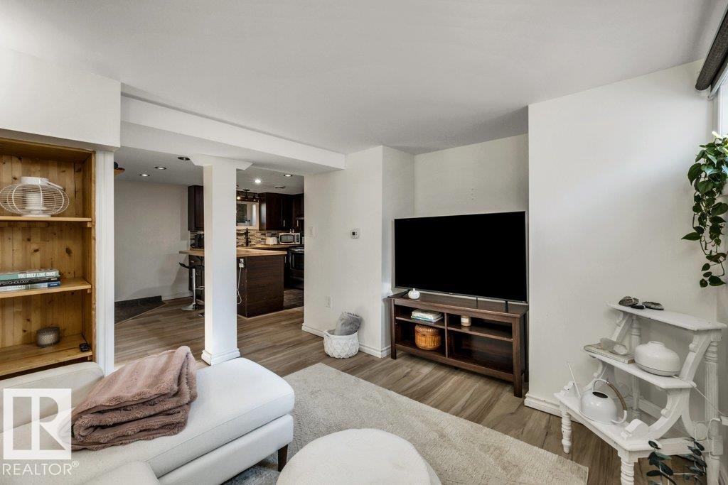 7747 79 Av Nw Property Photo 34