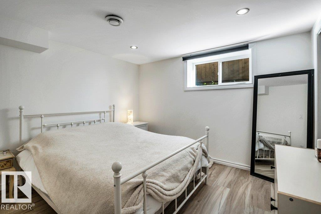 7747 79 Av Nw Property Photo 35