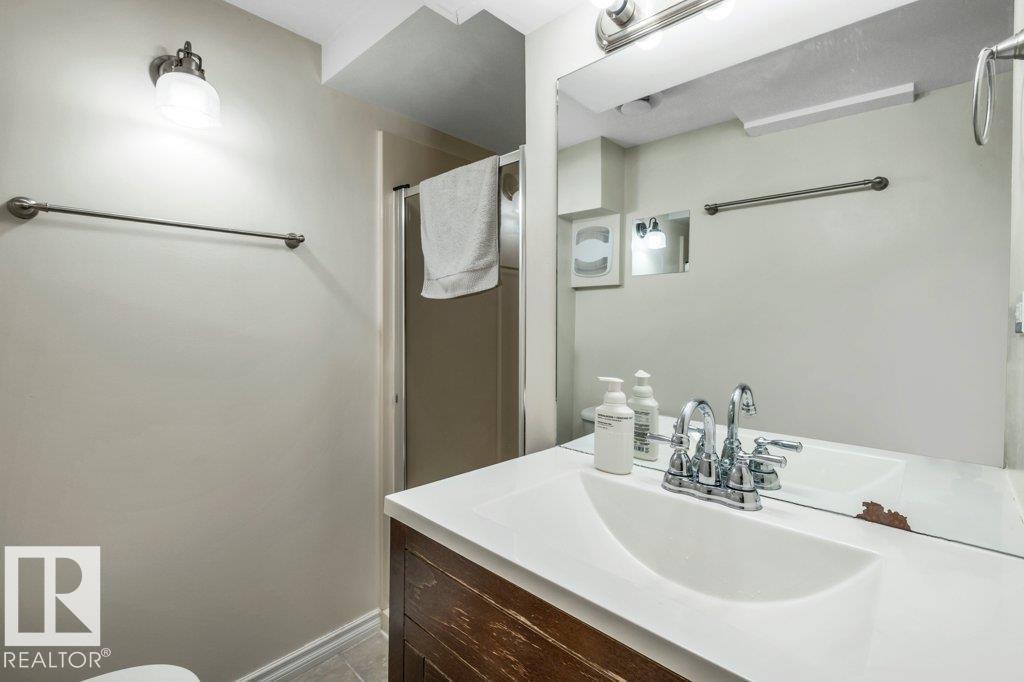 7747 79 Av Nw Property Photo 39