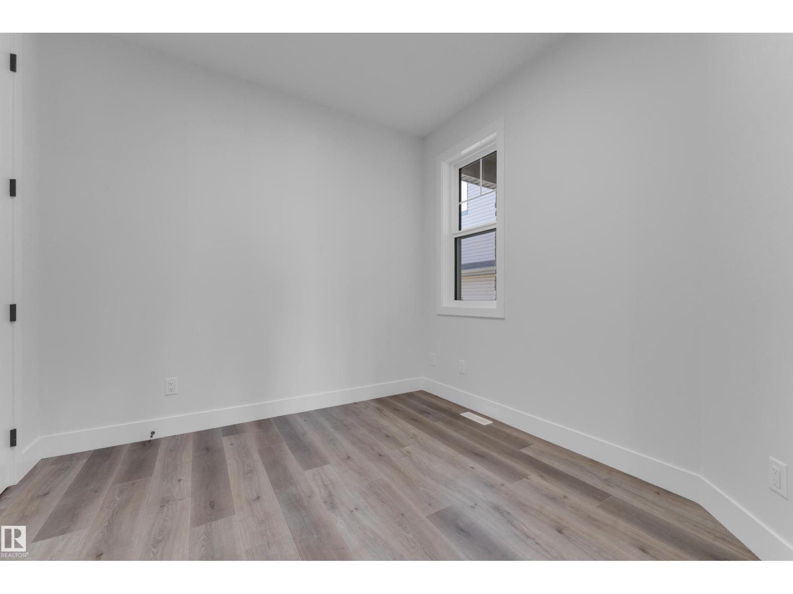 4319 36 St Property Photo 9