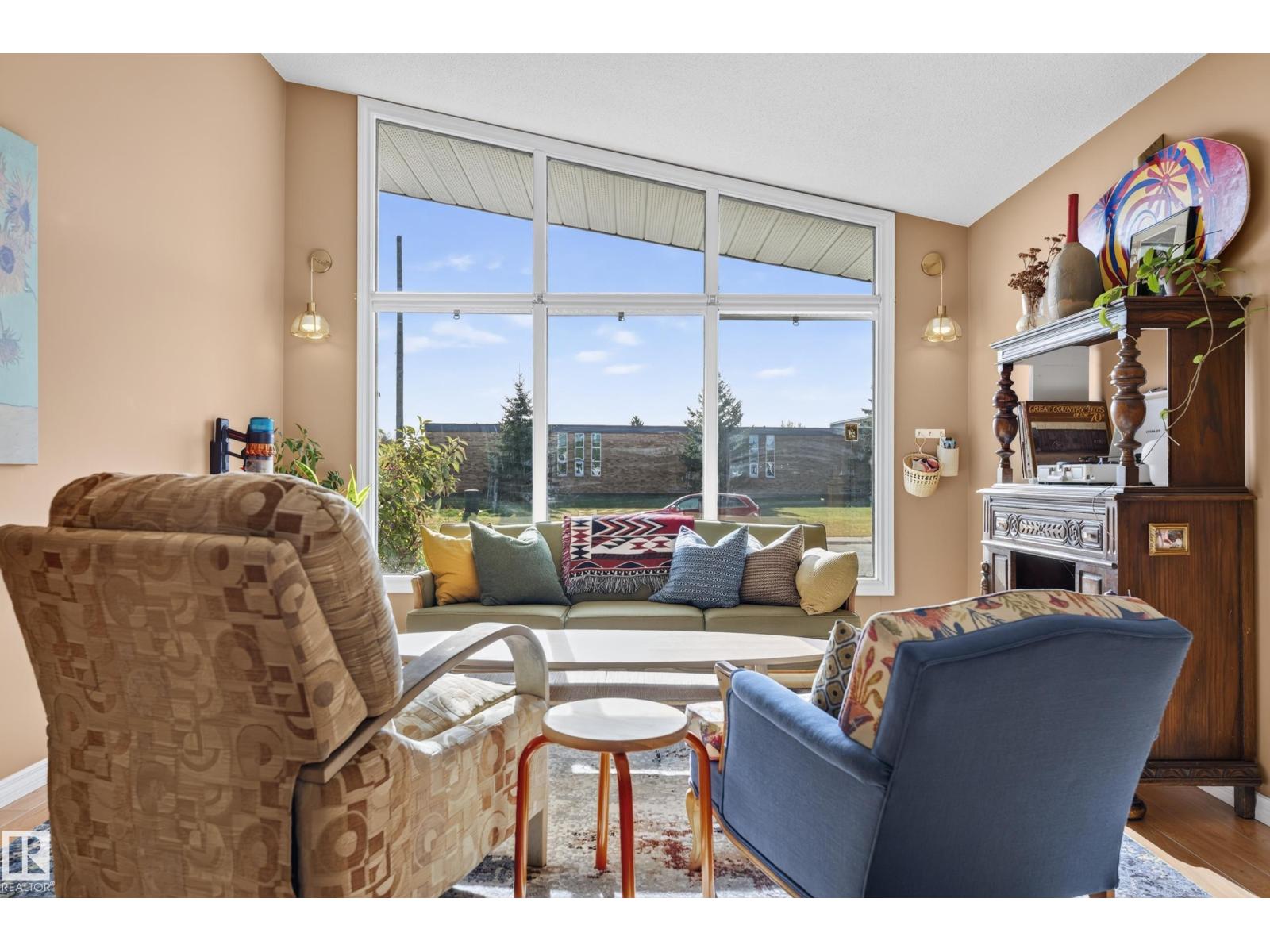6512 94 Av Nw Property Photo 3