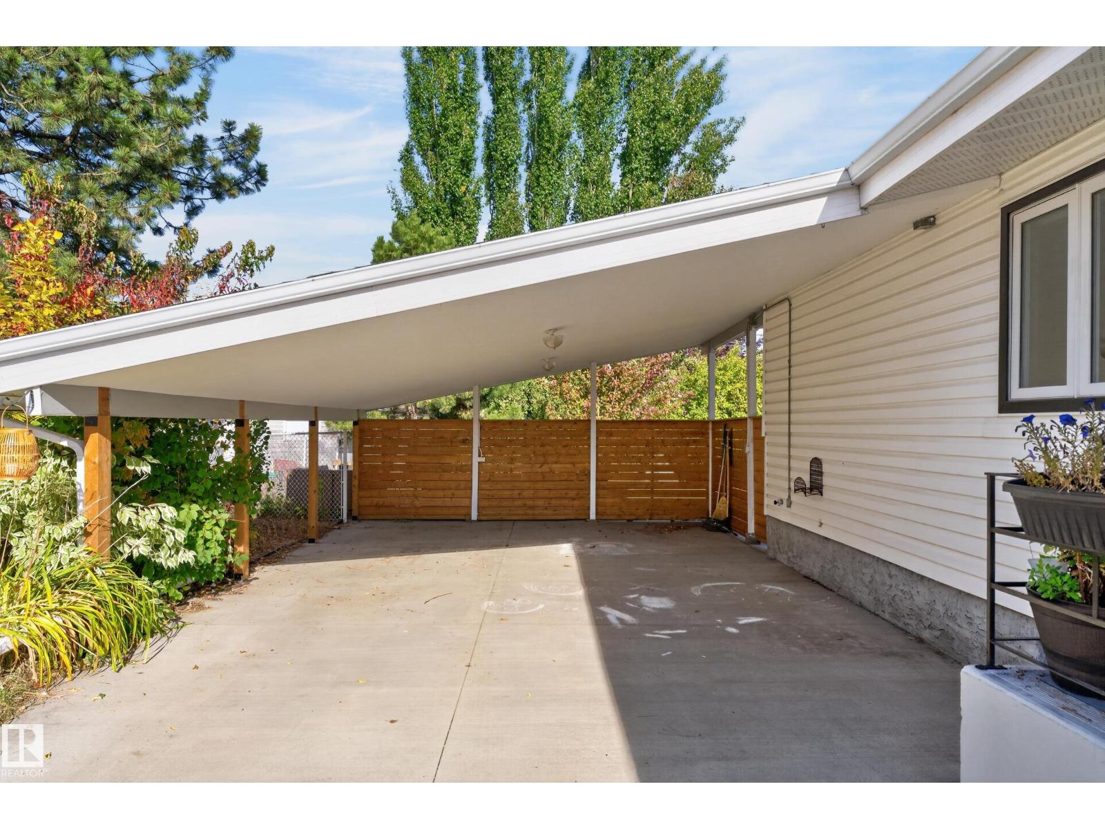 6512 94 Av Nw Property Photo 36