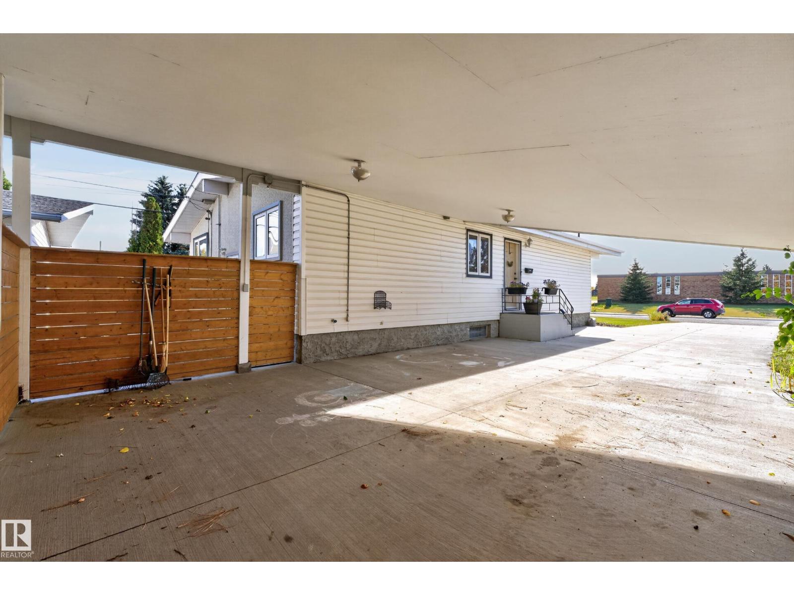 6512 94 Av Nw Property Photo 37