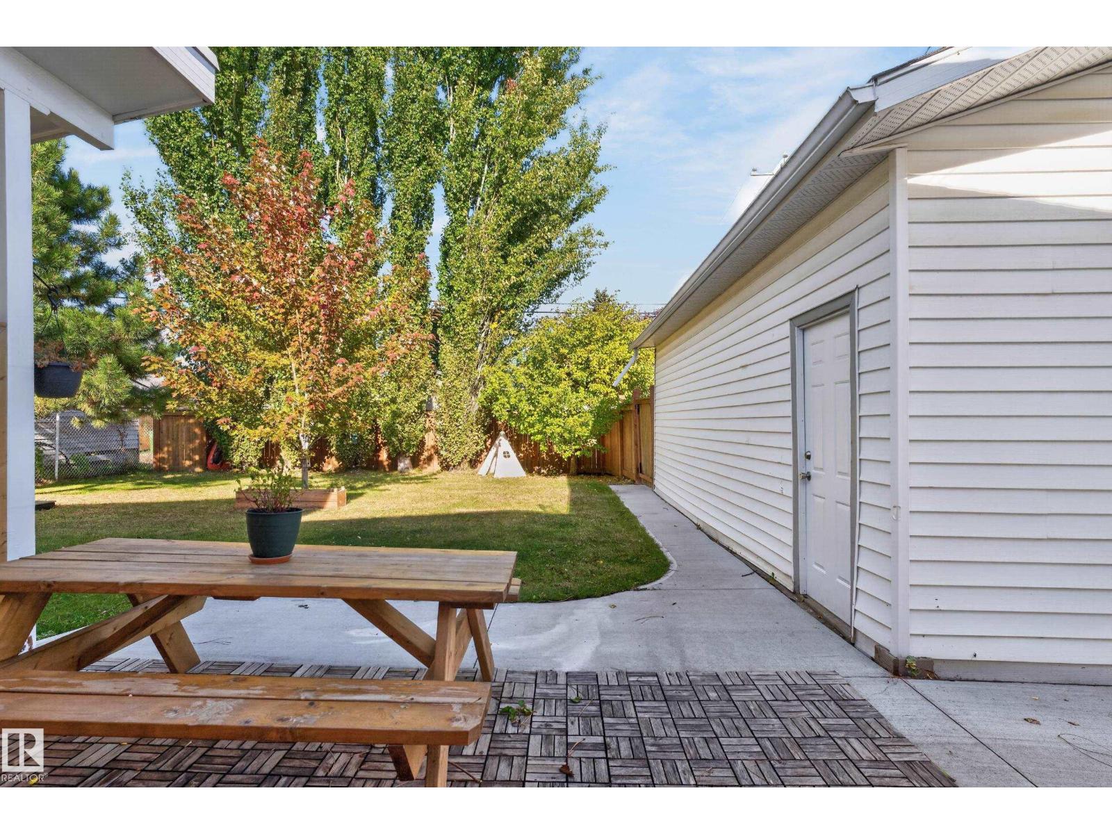6512 94 Av Nw Property Photo 38