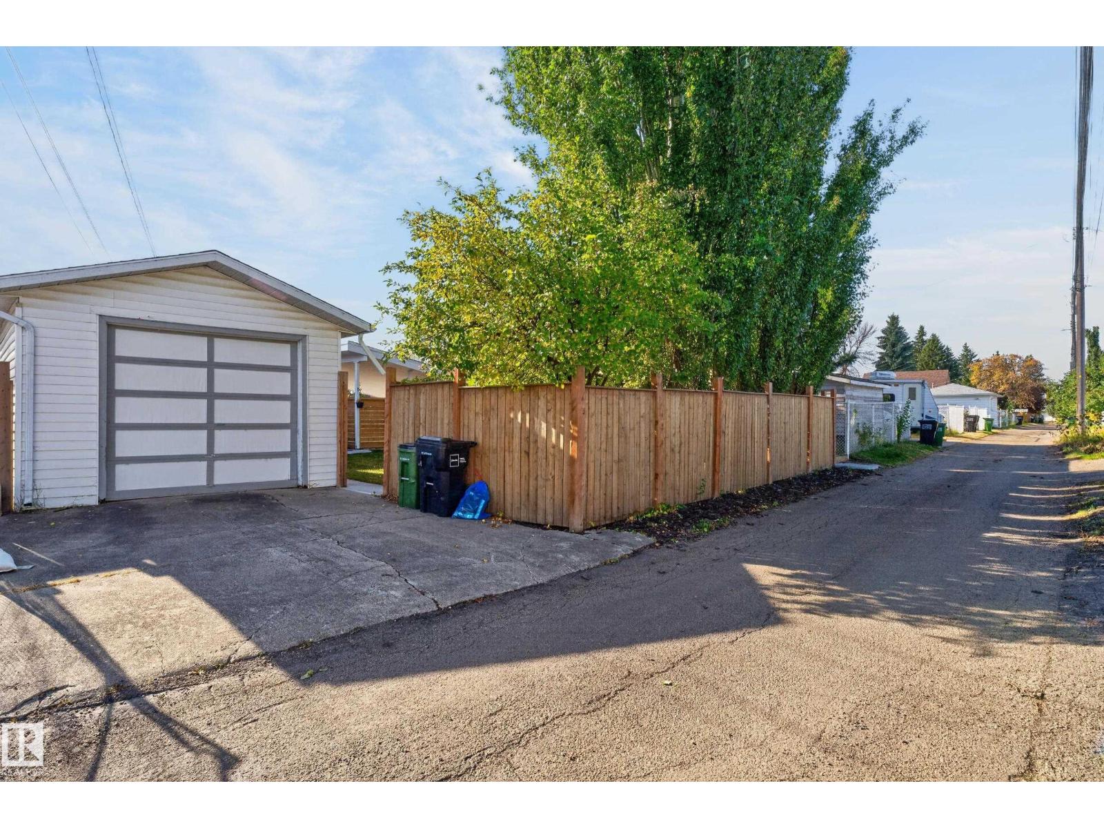 6512 94 Av Nw Property Photo 44