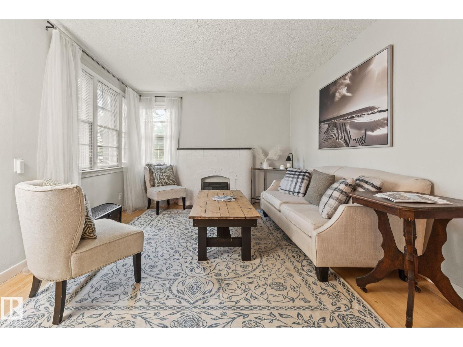12034 104 St Nw Property Photo 4