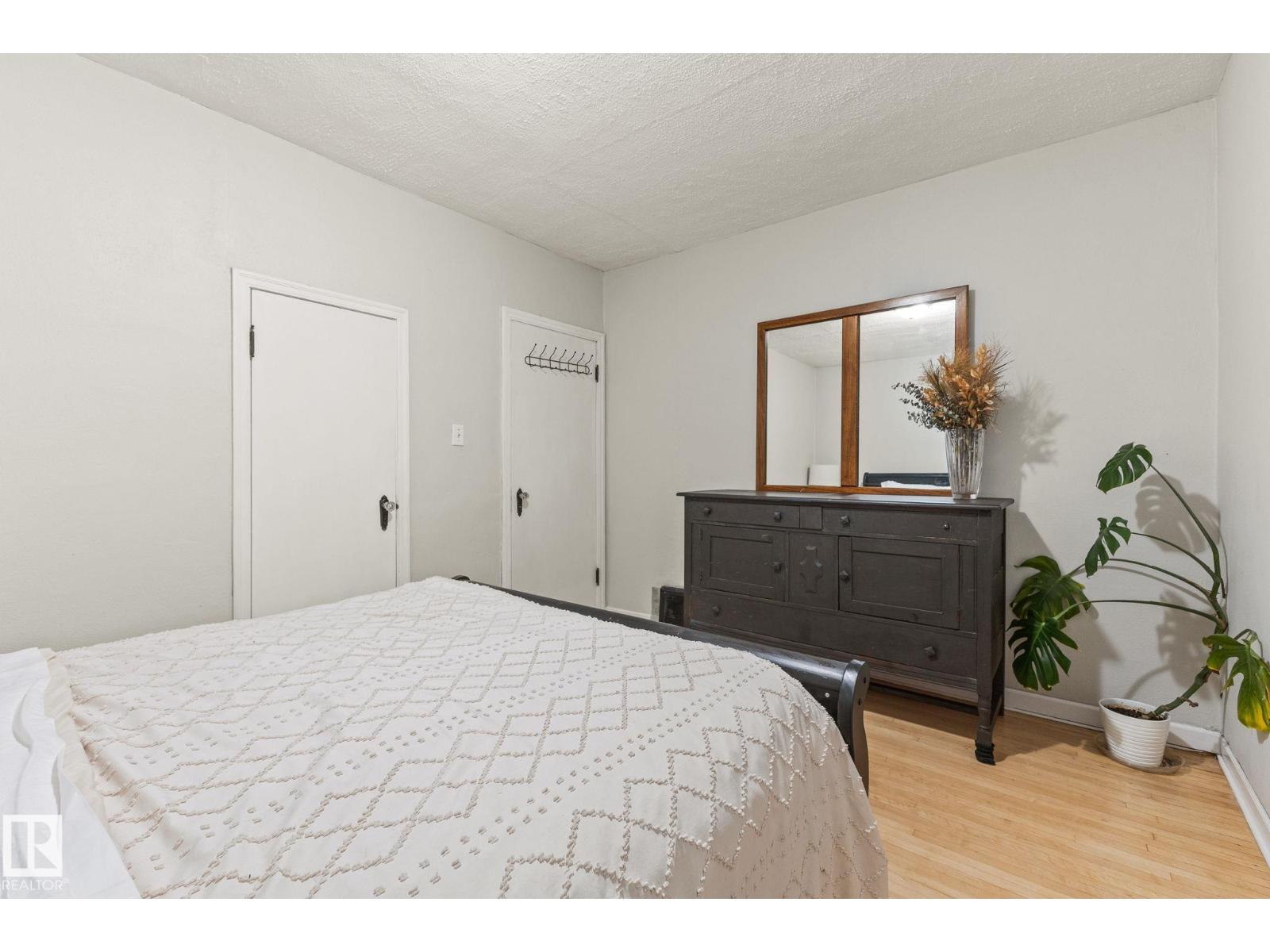 12034 104 St Nw Property Photo 9