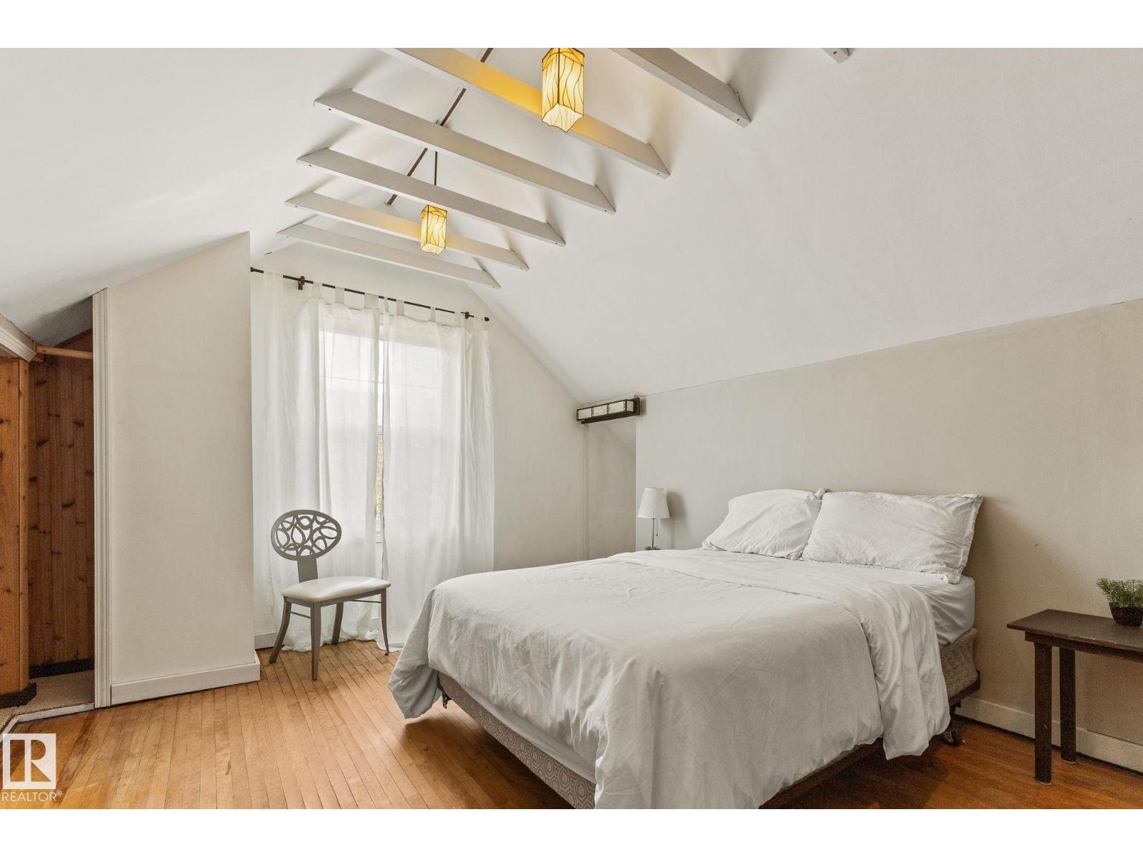 12034 104 St Nw Property Photo 10