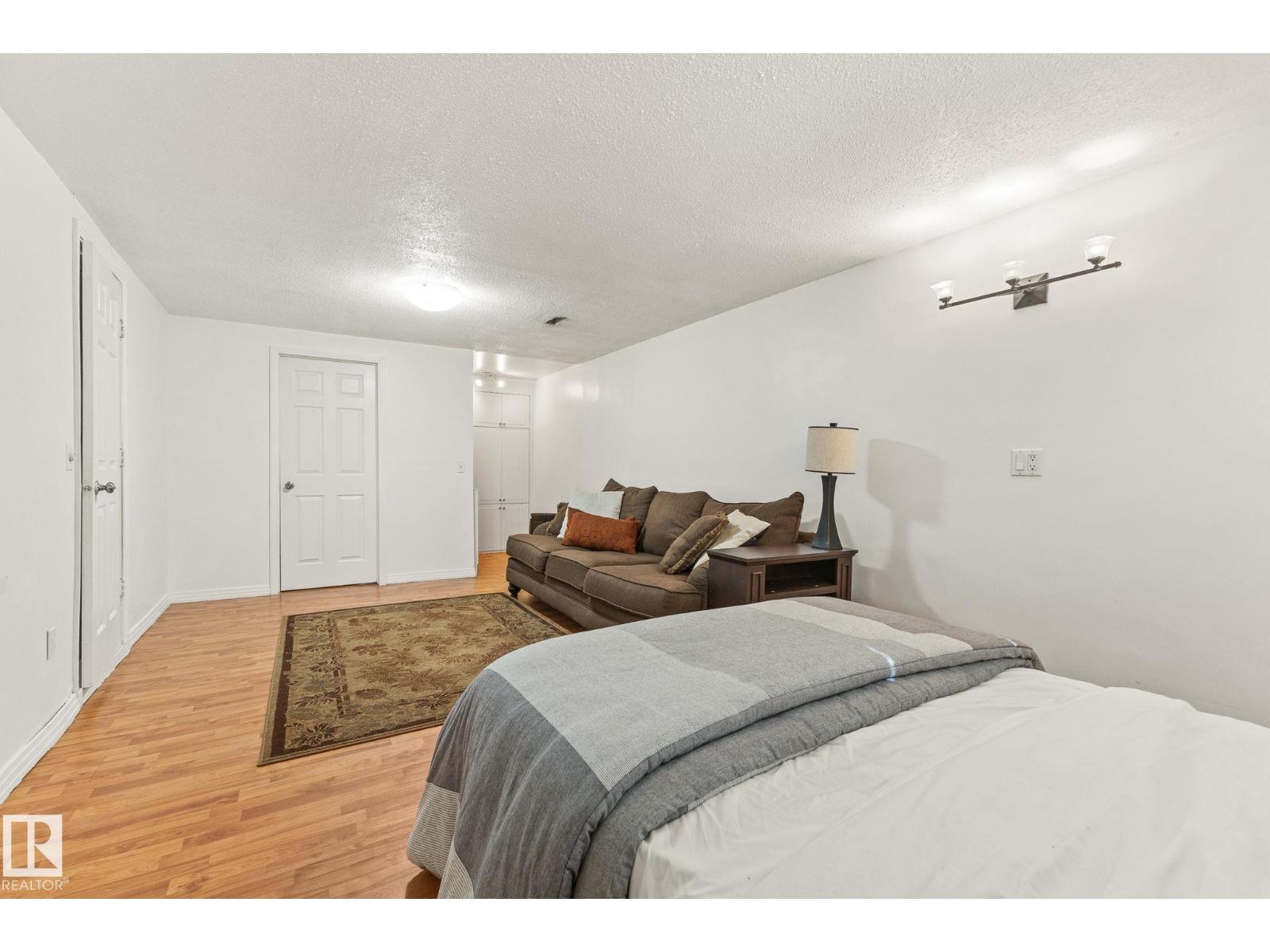 12034 104 St Nw Property Photo 14