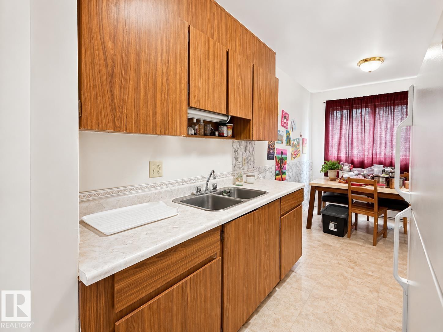 #38 11265 31 Av Nw Property Photo 4