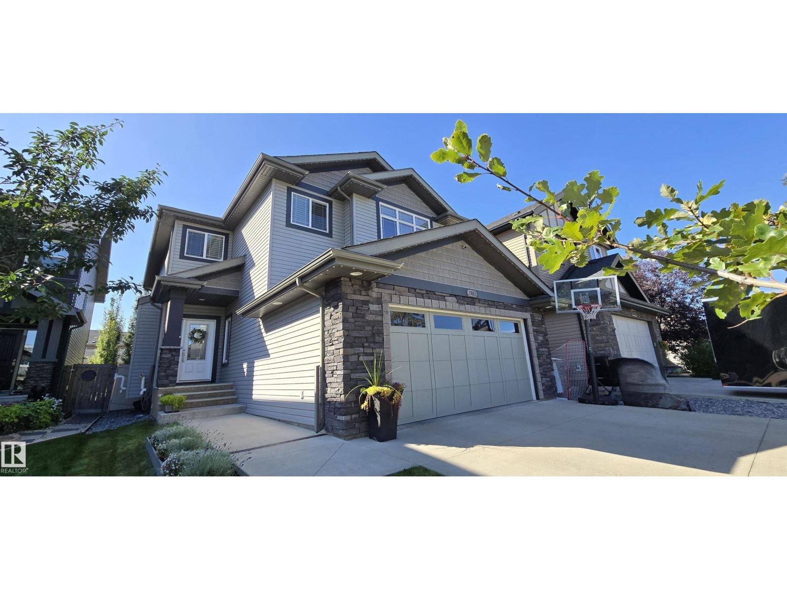 15883 13 Av Sw Property Photo 1