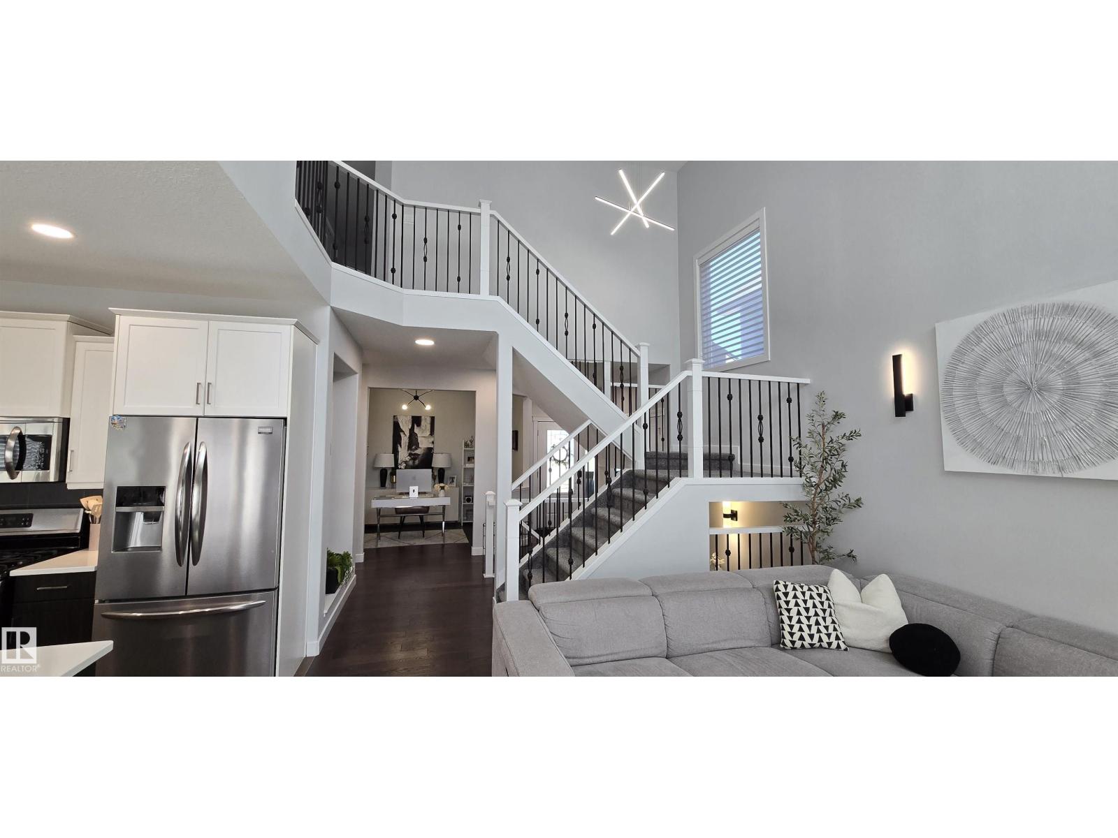 15883 13 Av Sw Property Photo 7