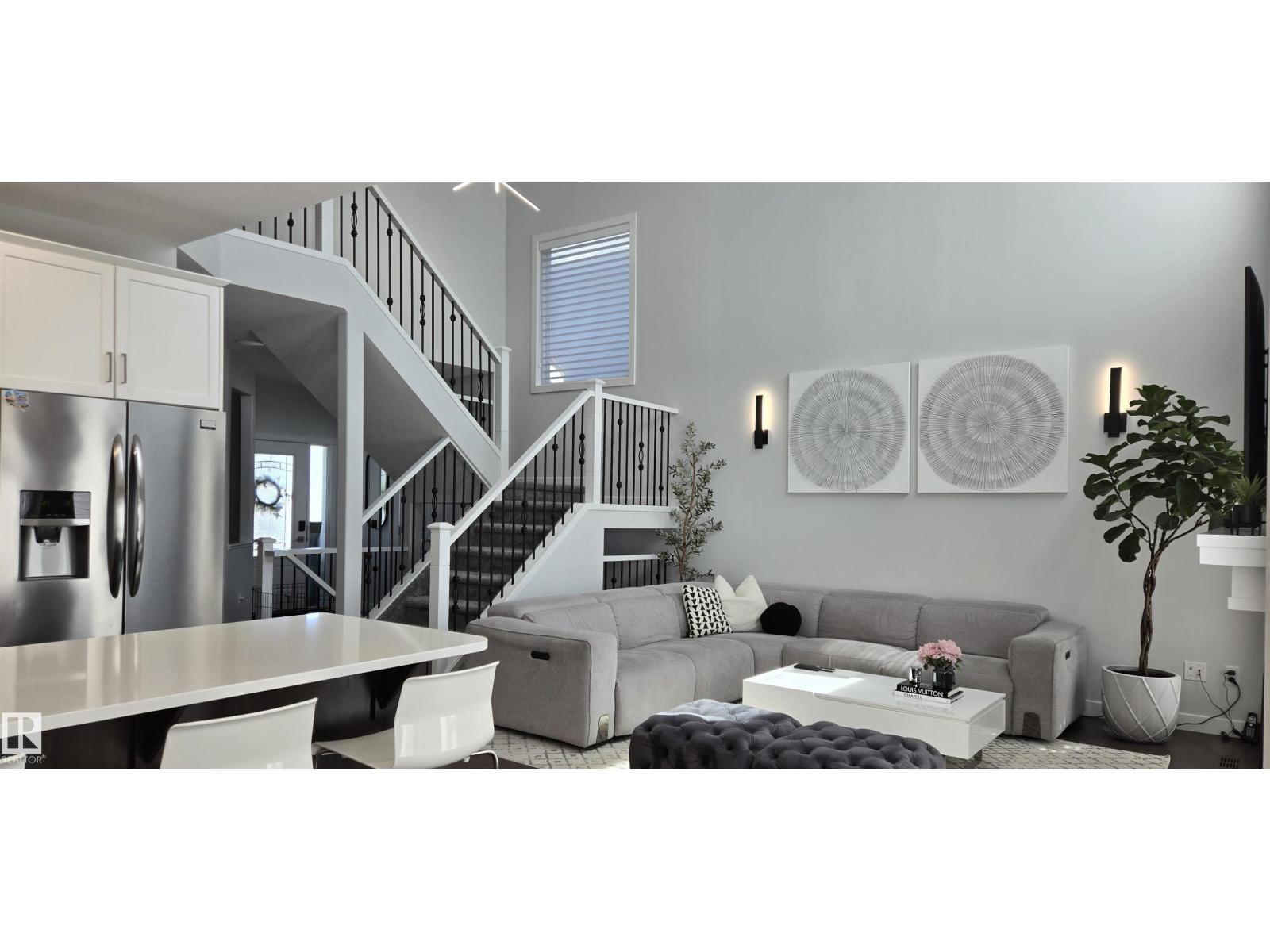 15883 13 Av Sw Property Photo 9