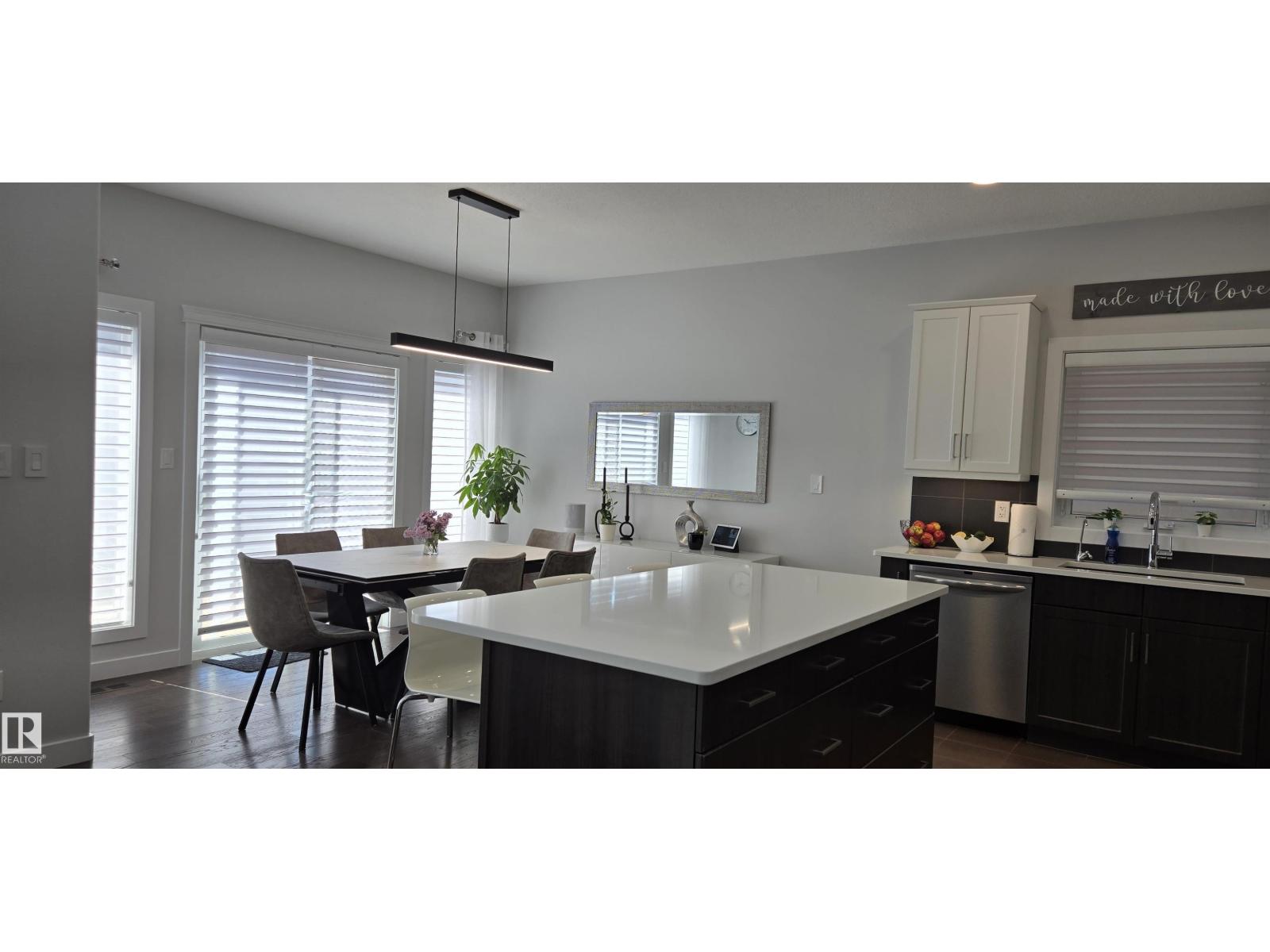15883 13 Av Sw Property Photo 15