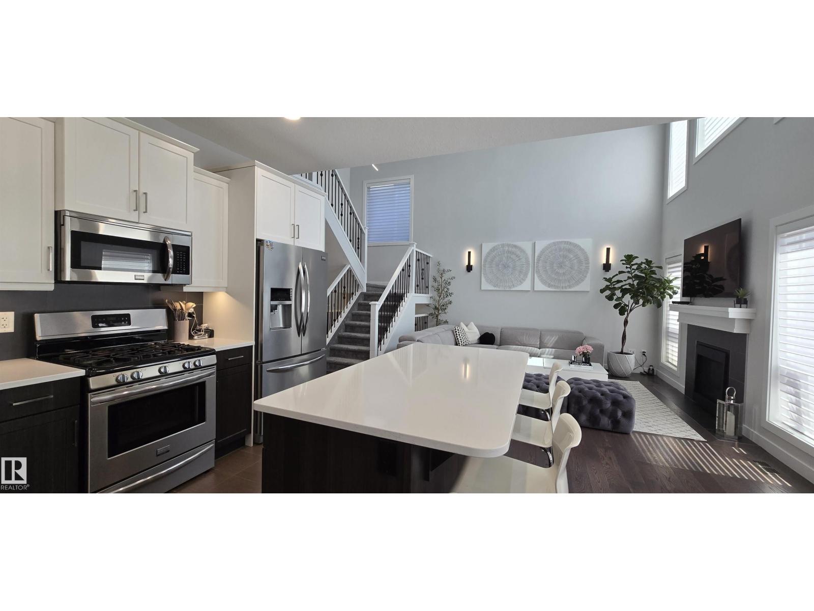 15883 13 Av Sw Property Photo 16