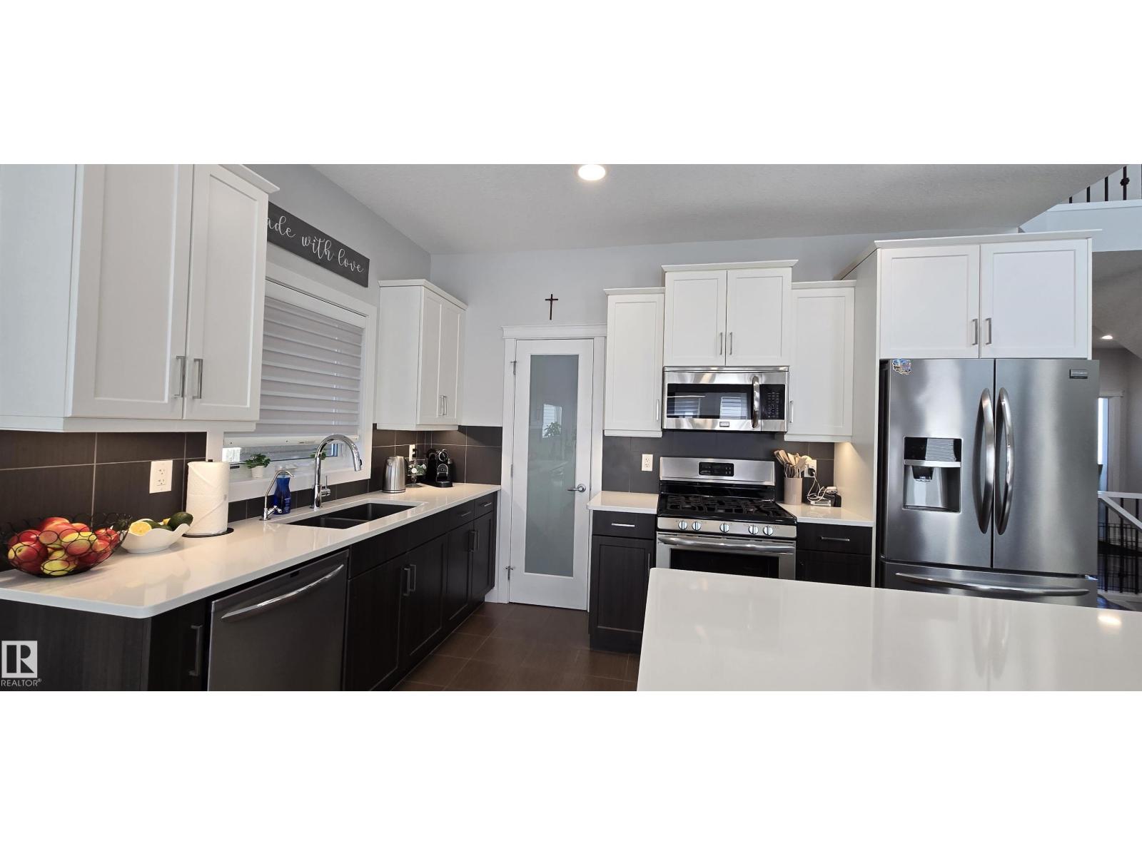 15883 13 Av Sw Property Photo 17
