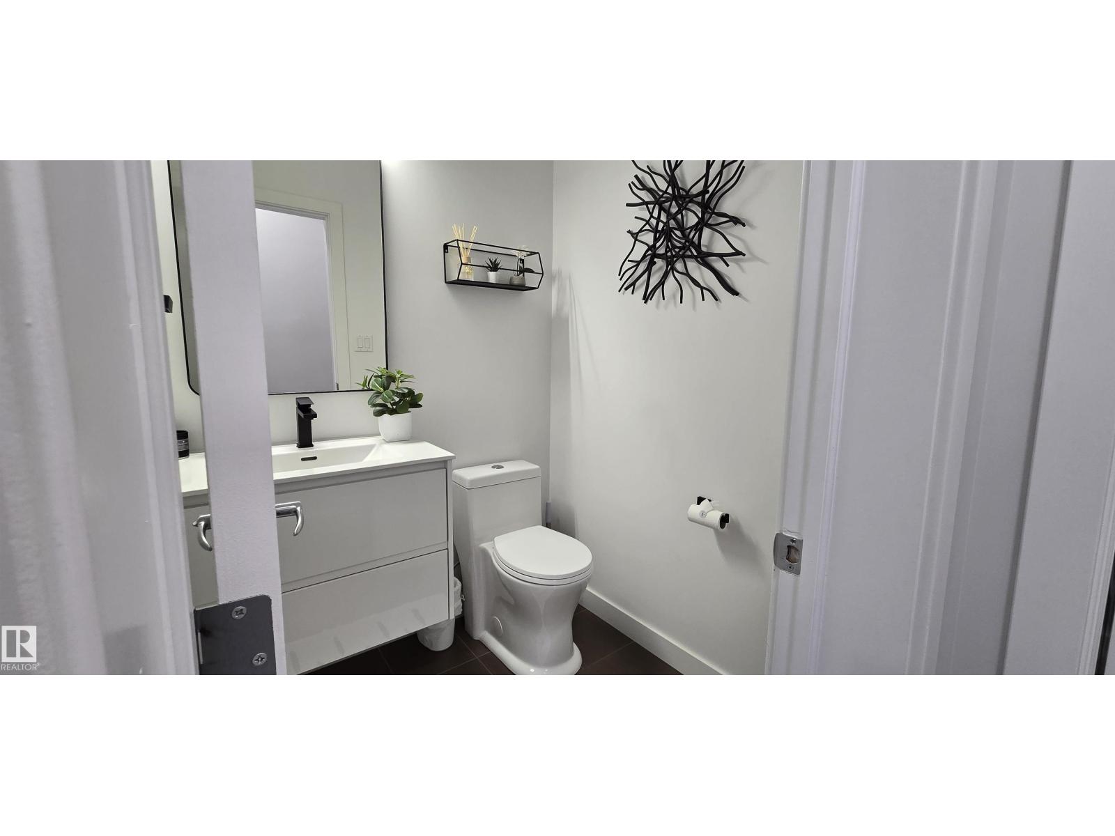15883 13 Av Sw Property Photo 20