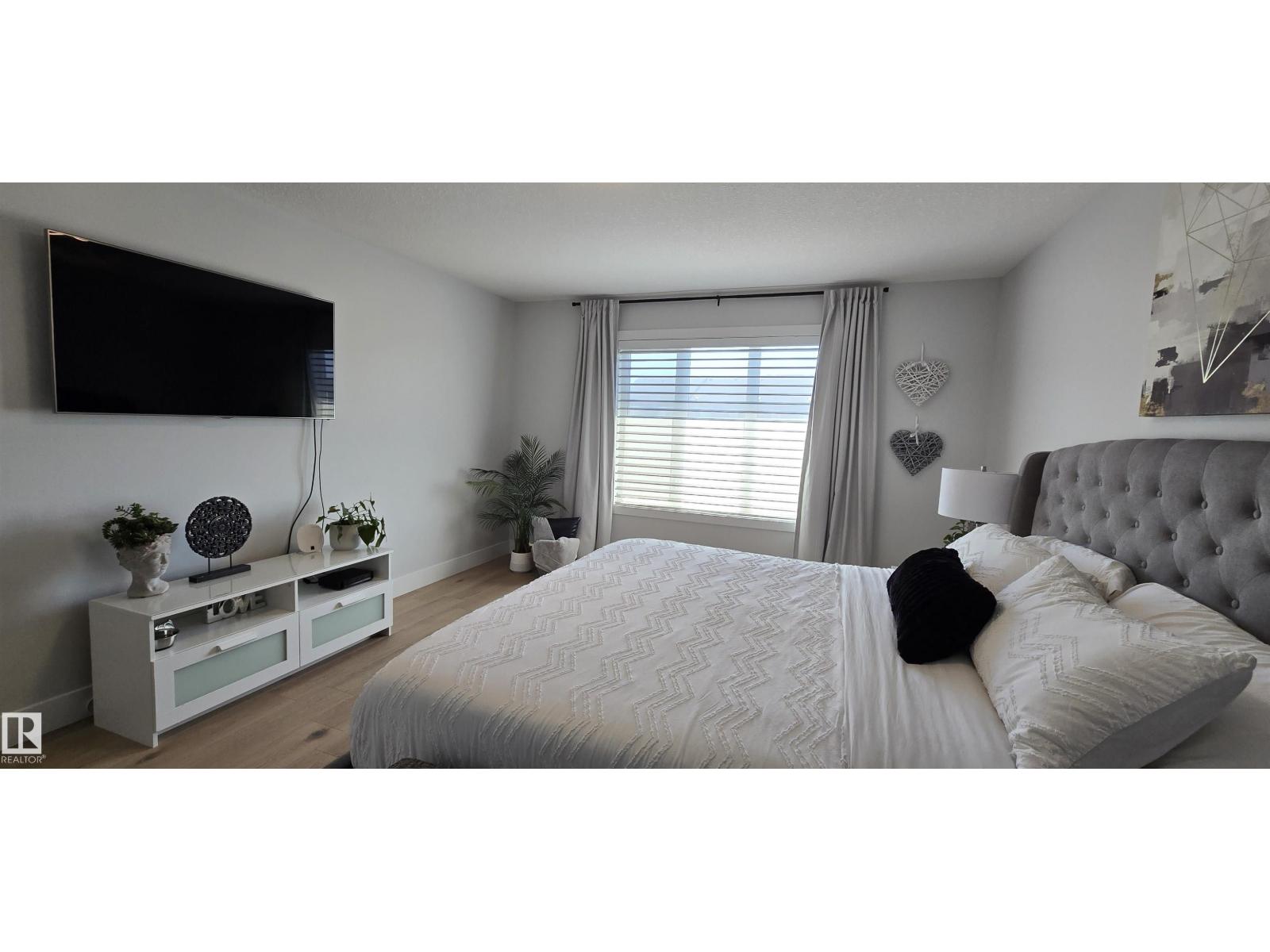 15883 13 Av Sw Property Photo 24