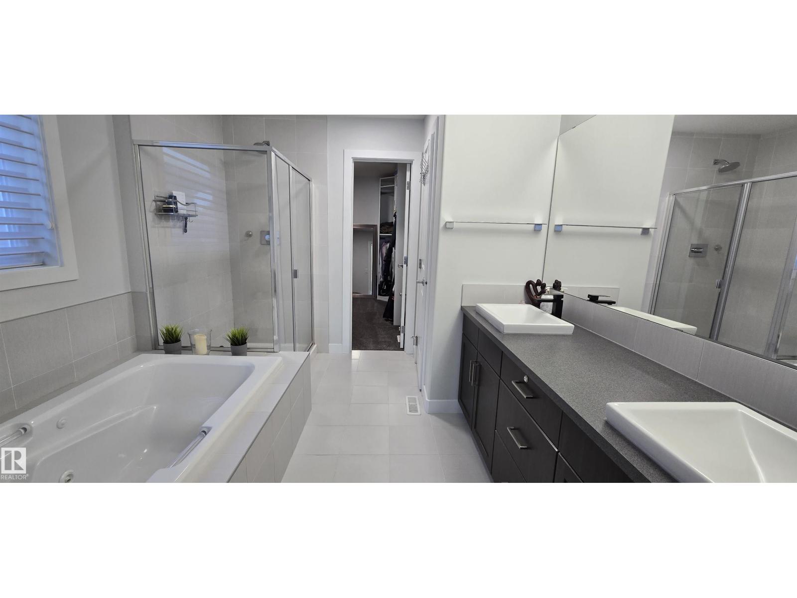15883 13 Av Sw Property Photo 25