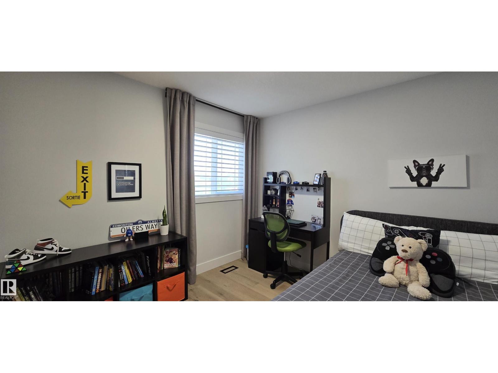 15883 13 Av Sw Property Photo 29