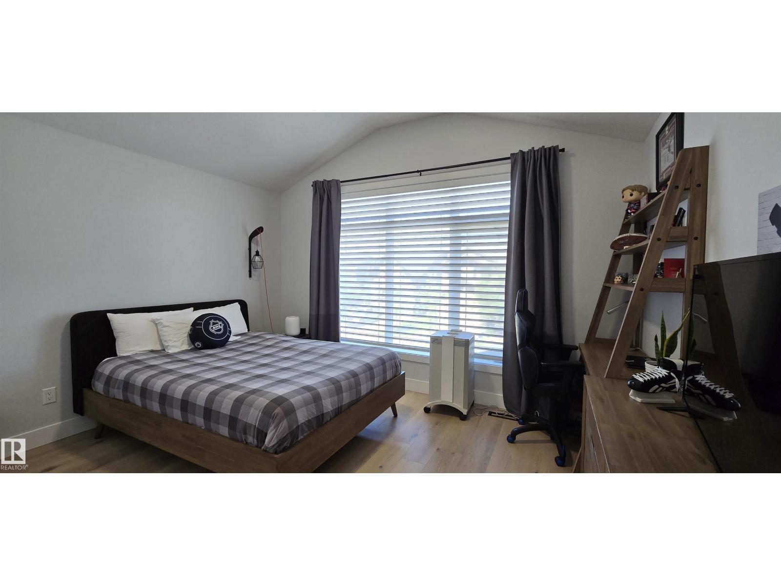 15883 13 Av Sw Property Photo 31