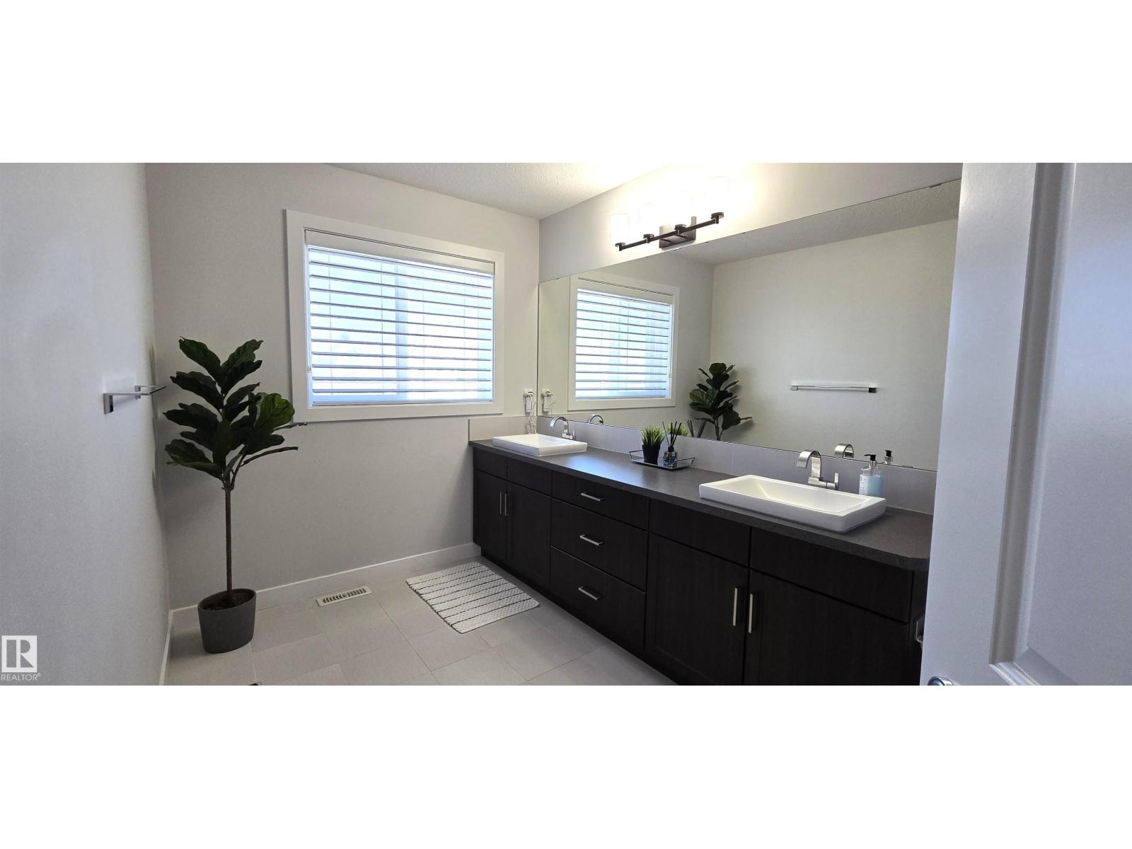 15883 13 Av Sw Property Photo 33