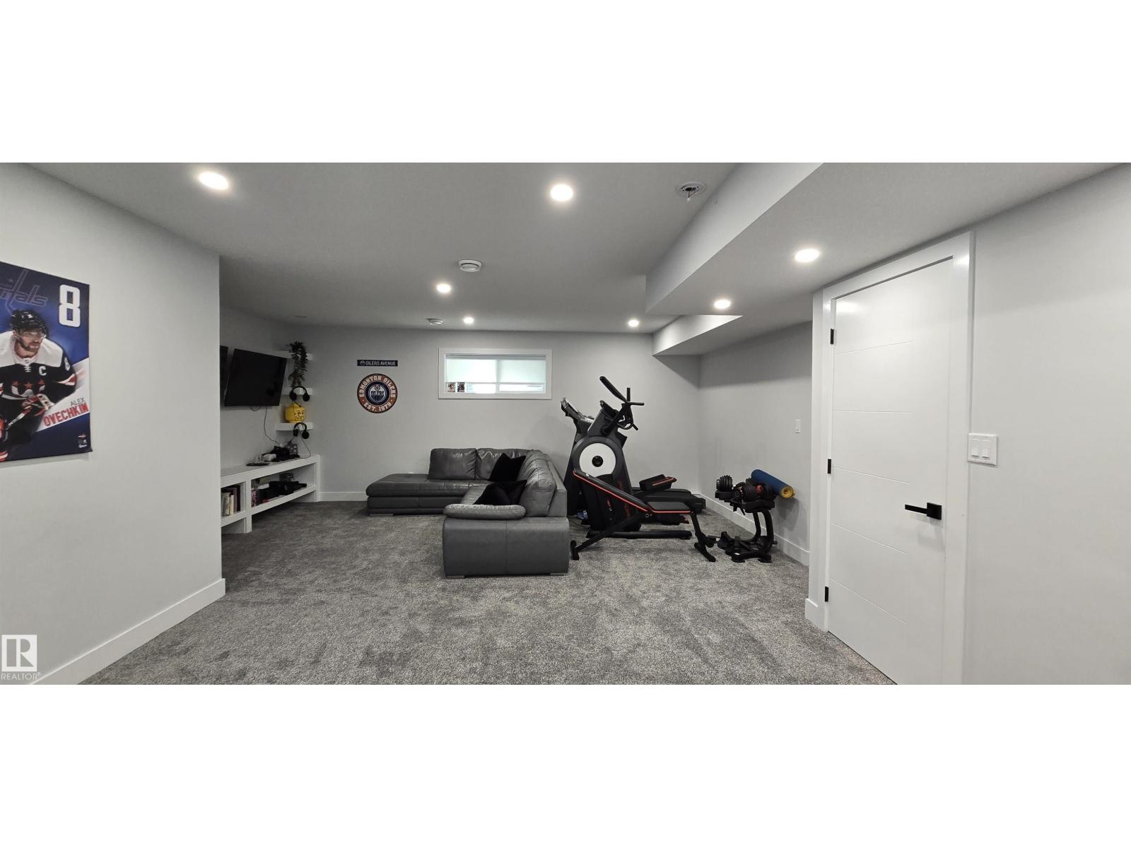 15883 13 Av Sw Property Photo 35