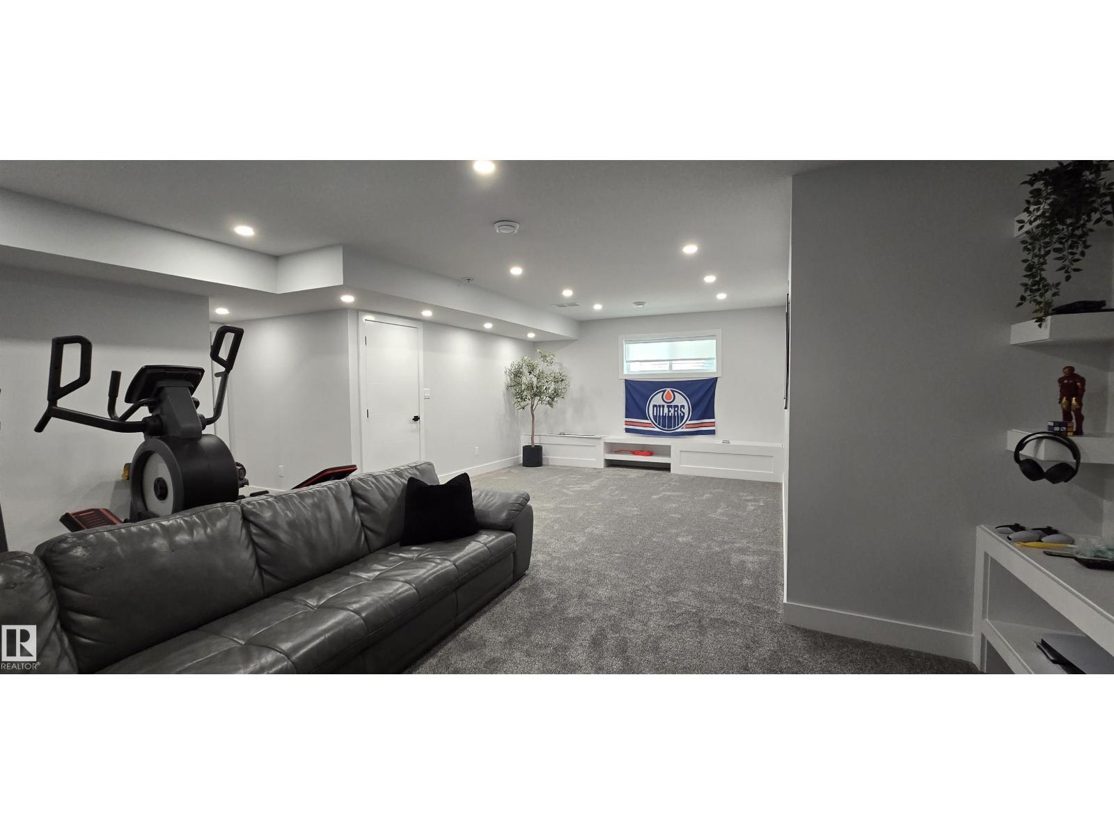 15883 13 Av Sw Property Photo 36