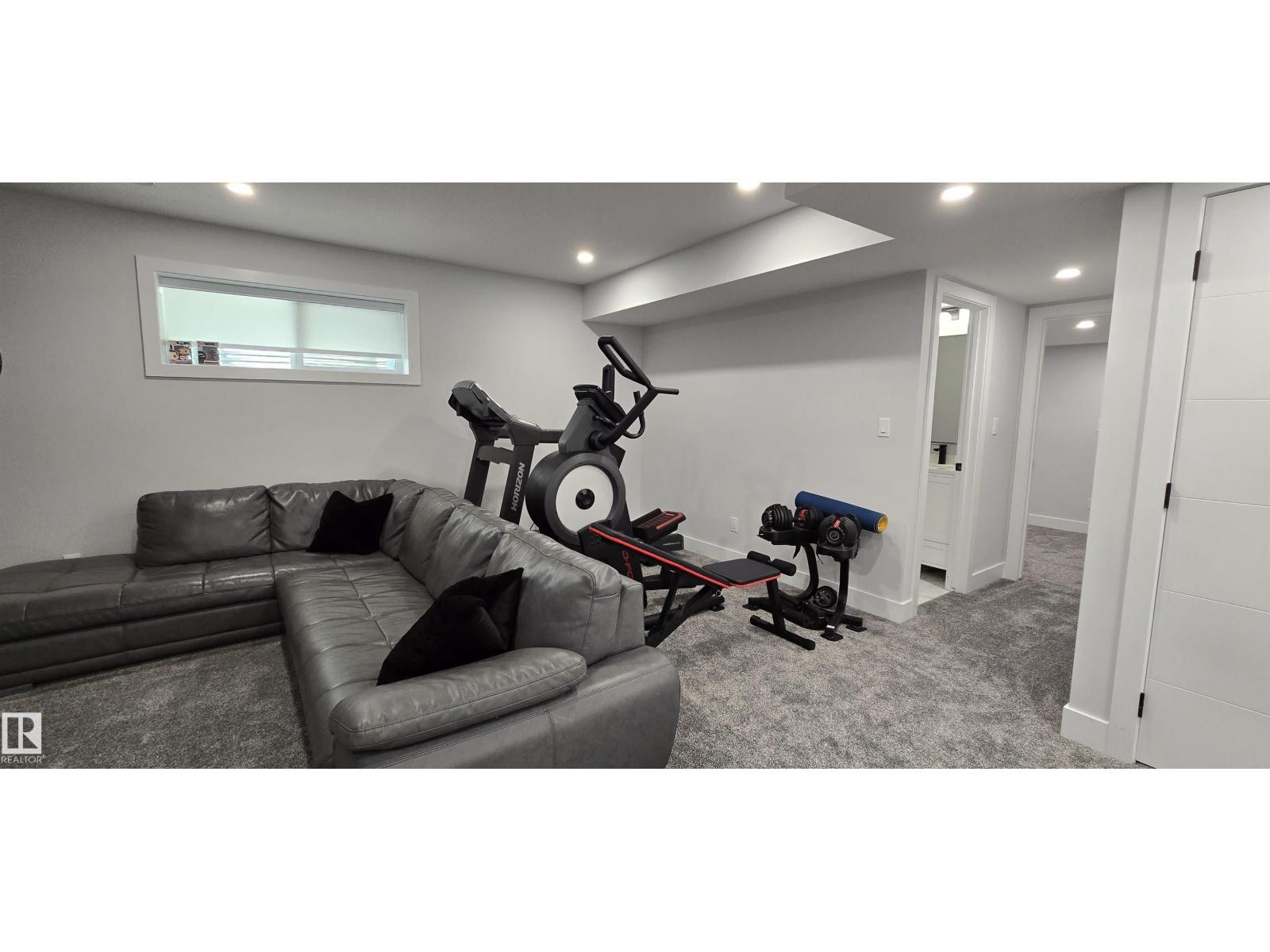 15883 13 Av Sw Property Photo 37