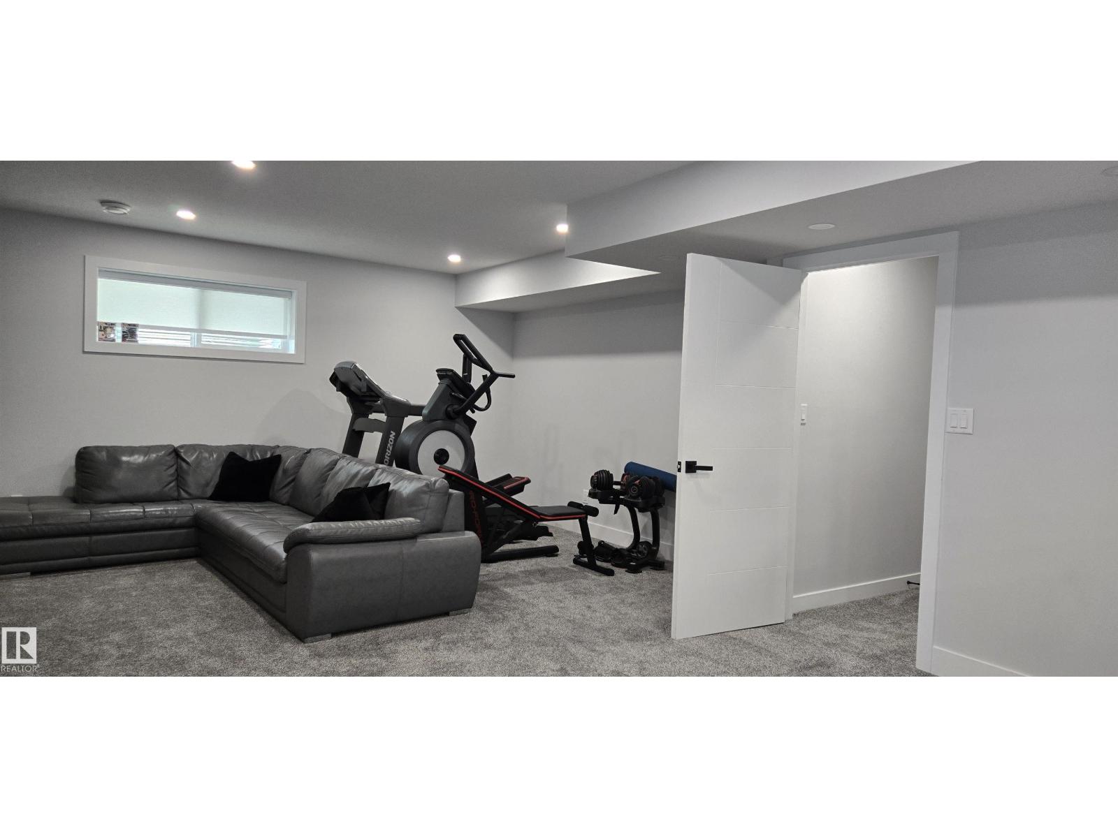 15883 13 Av Sw Property Photo 41